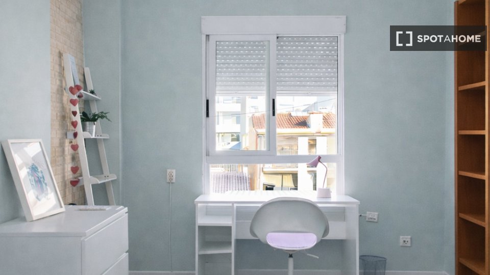 Double room Valencia, 3 beds, 160m² — photo 13