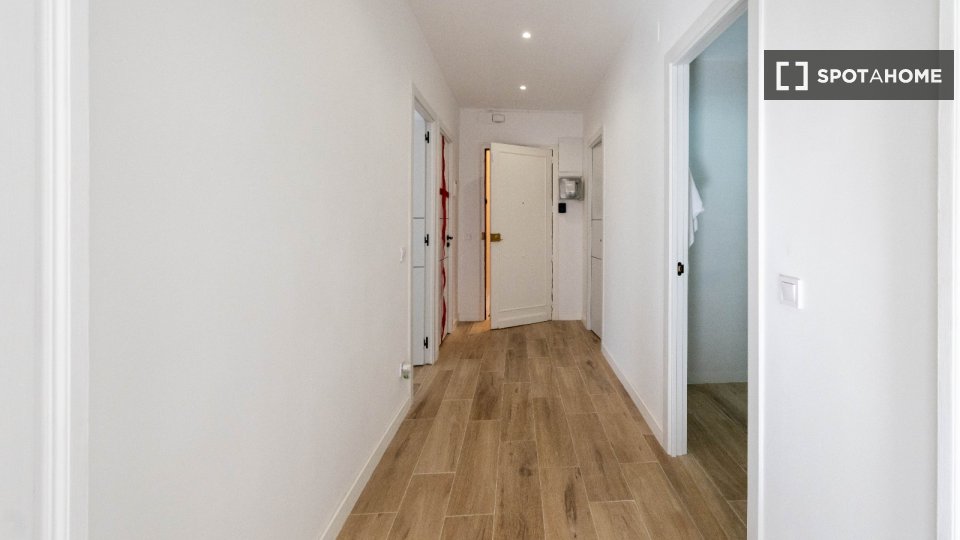Double room Barcelona, 5 beds, 128m² — photo 22