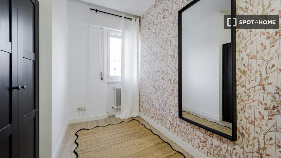 Double room Madrid, 6 beds, 110m² — photo 2