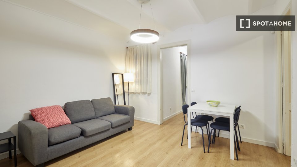 Apartment Barcelona, 3 beds, 71m² — photo 1