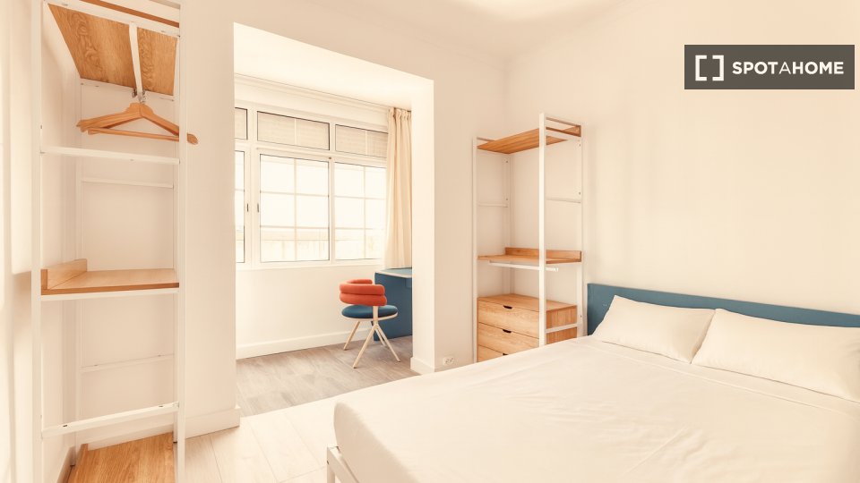 Double room Lisbon, 5 beds — photo 28