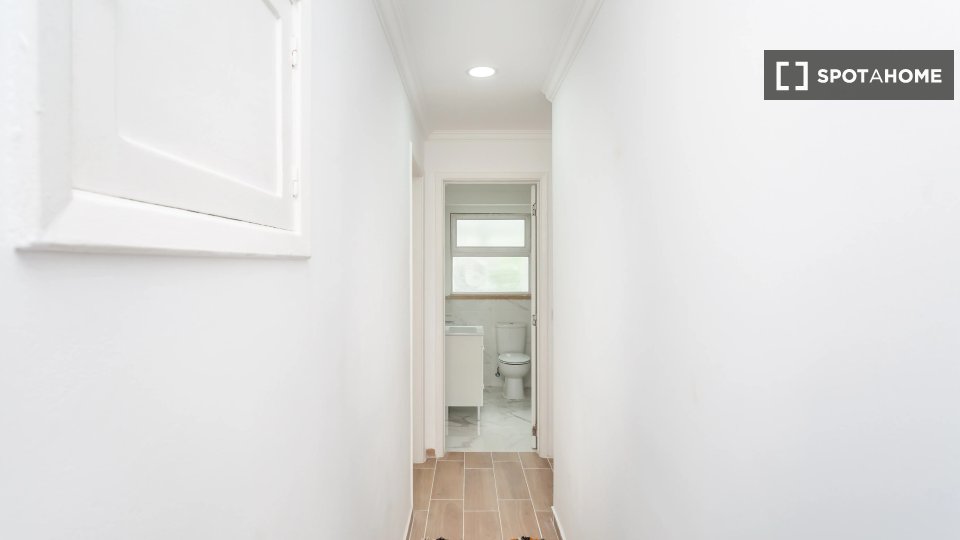 Double room Lisbon, 5 beds — photo 14