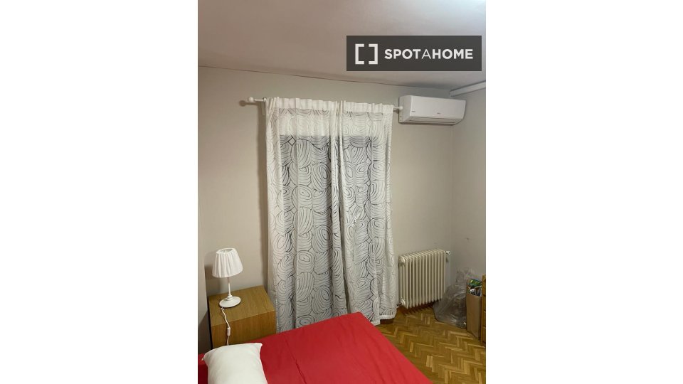 Double room Madrid, 2 beds — photo 9