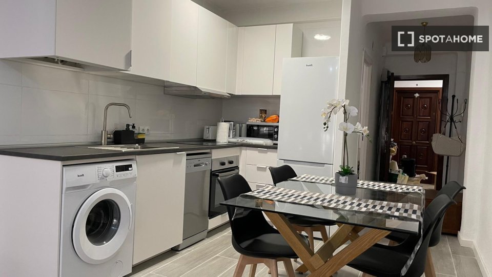 Apartment Malaga, 4 beds, 70m² — photo 4