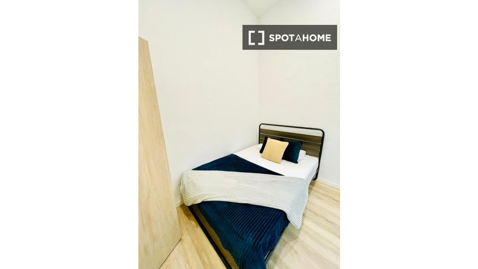 Double room Madrid, 12 beds, 185m² — photo 13