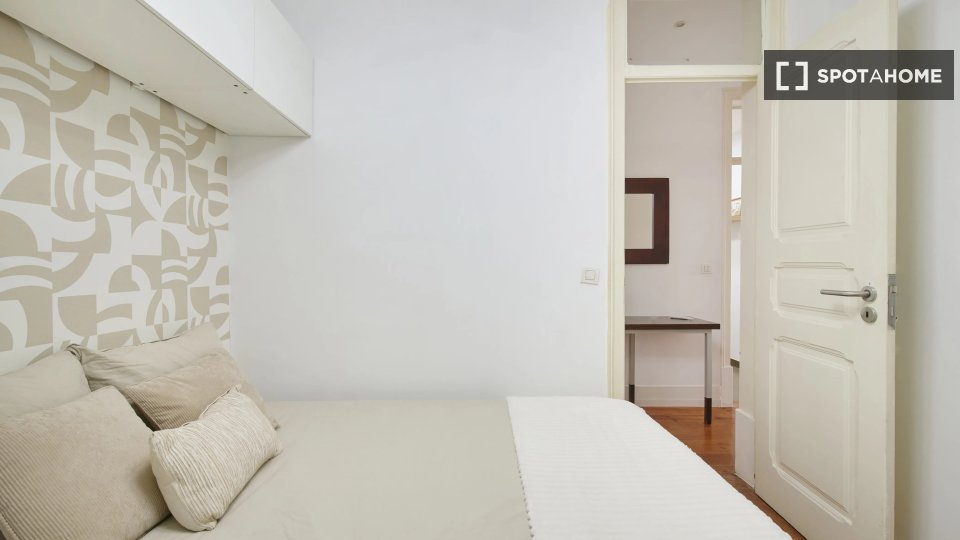 Double room Lisbon, 6 beds — photo 12