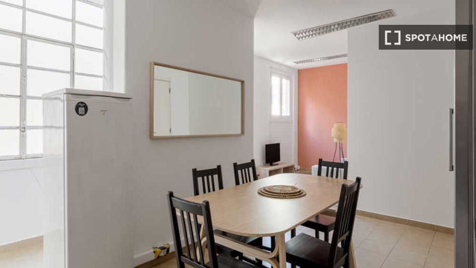 Double room Lisbon, 13 beds — photo 35