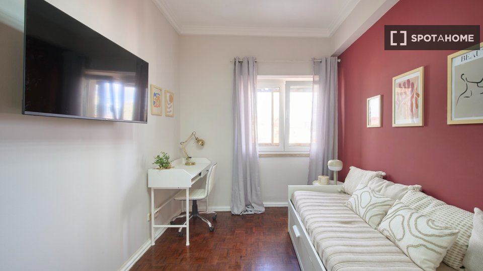 Double room Lisbon, 4 beds — photo 24