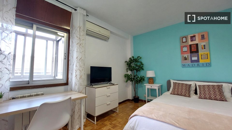 Double room Madrid, 4 beds, 100m² — photo 6
