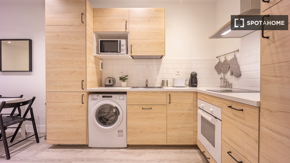 Double room Madrid, 2 beds, 60m² — photo 9