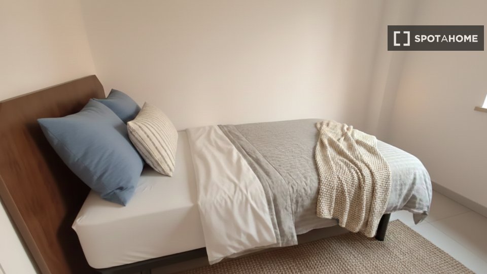 Se alquila habitación en piso compartido en Madrid