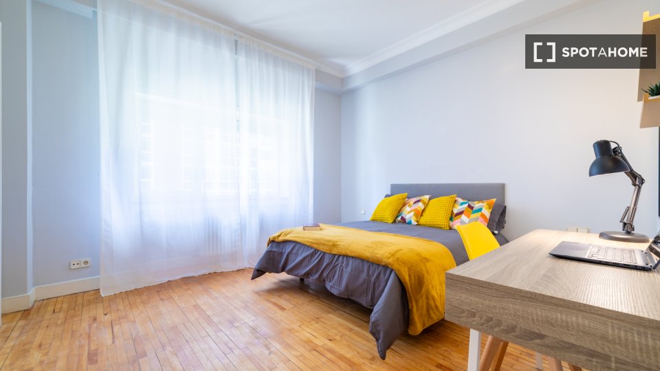 Double room Madrid, 13 beds, 301m² — photo 10