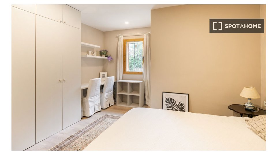 Double room Barcelona, 2 beds, 382m² — photo 1
