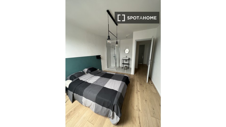 Double room Brussels, 11 beds, 16m² — photo 1