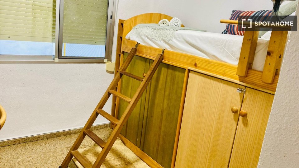 Apartment Valencia, 4 beds, 80m² — photo 14