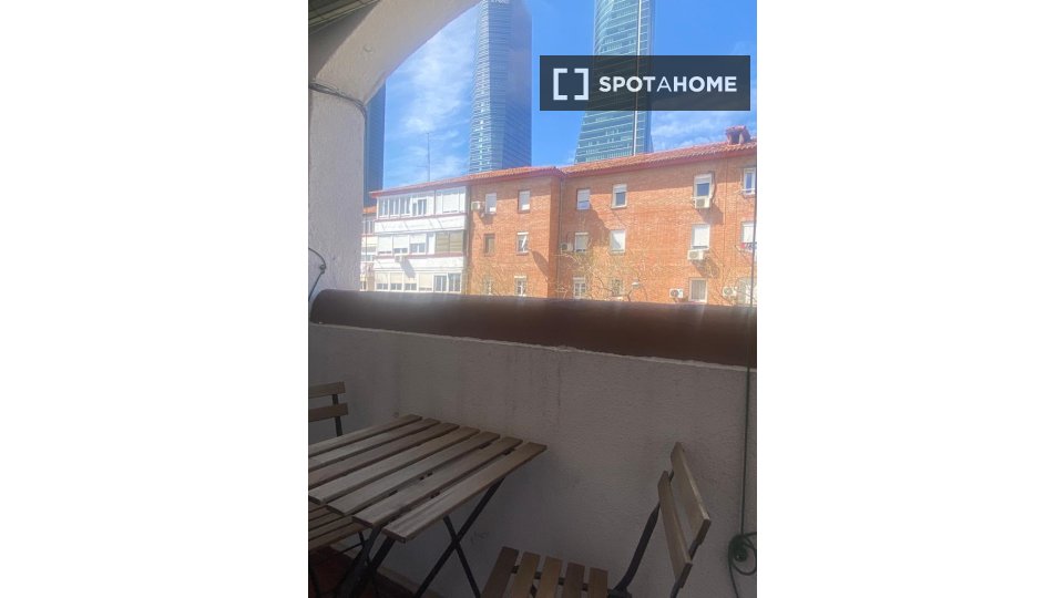 Double room Madrid, 3 beds — photo 3