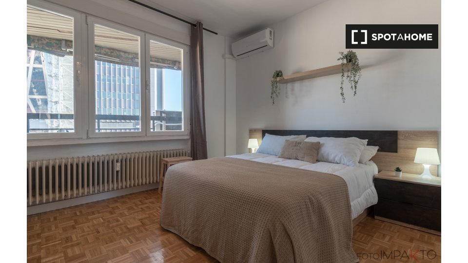 Double room Madrid, 6 beds, 140m² — photo 10