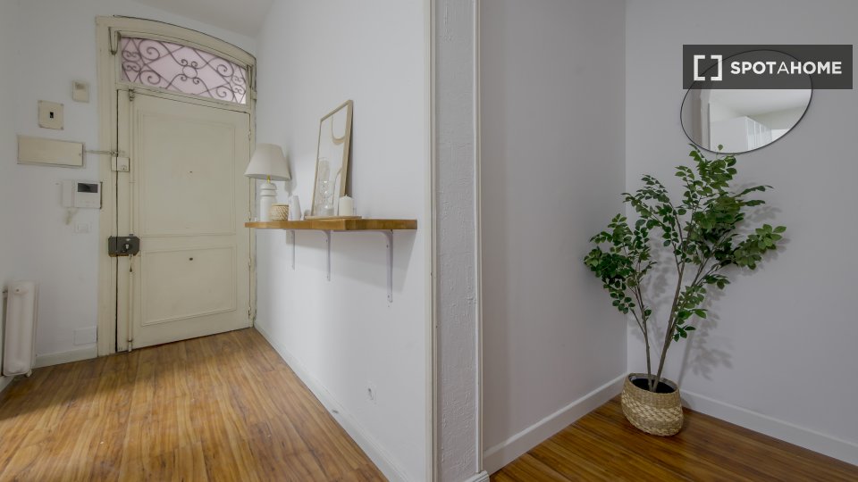 Double room Madrid, 5 beds, 100m² — photo 21