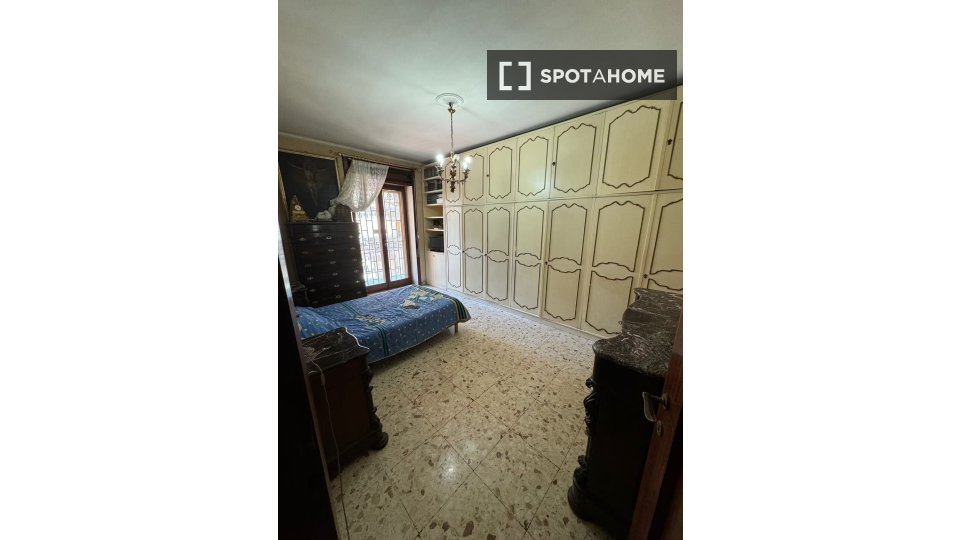 Double room Naples, 4 beds — photo 9