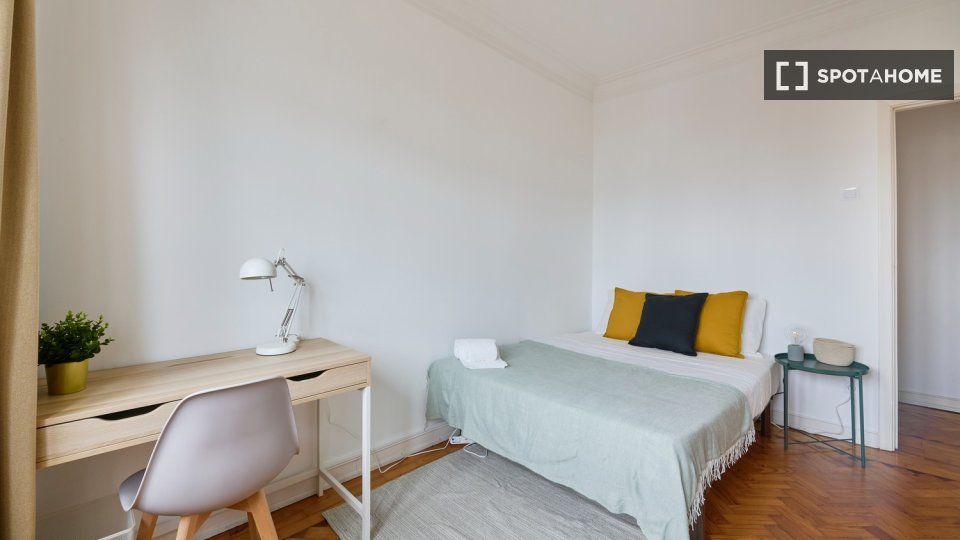 Double room Lisbon, 5 beds — photo 9