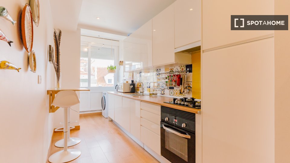 Apartment Lisbon, 2 beds, 80m² — photo 15
