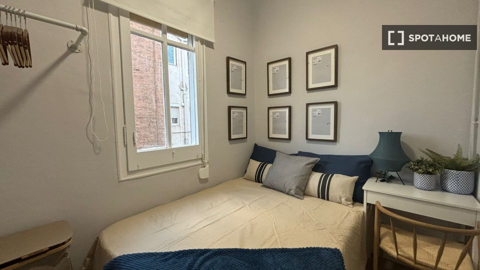 Double room Barcelona, 5 beds, 80m² — photo 10