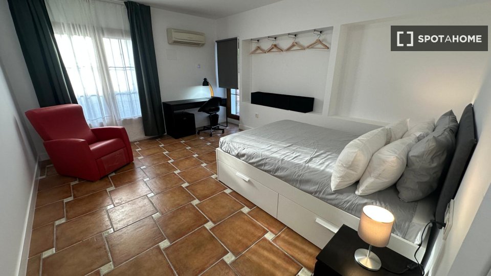 Double room Malaga, 9 beds, 25m² — photo 6