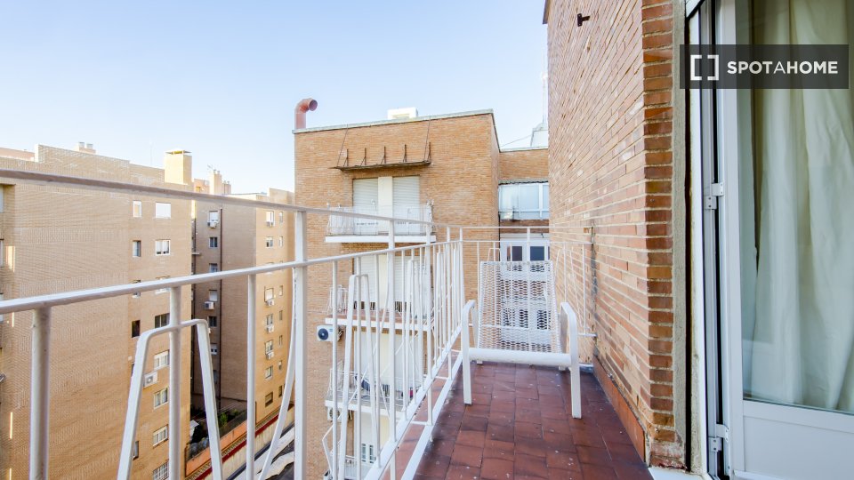 Double room Madrid, 6 beds, 120m² — photo 3