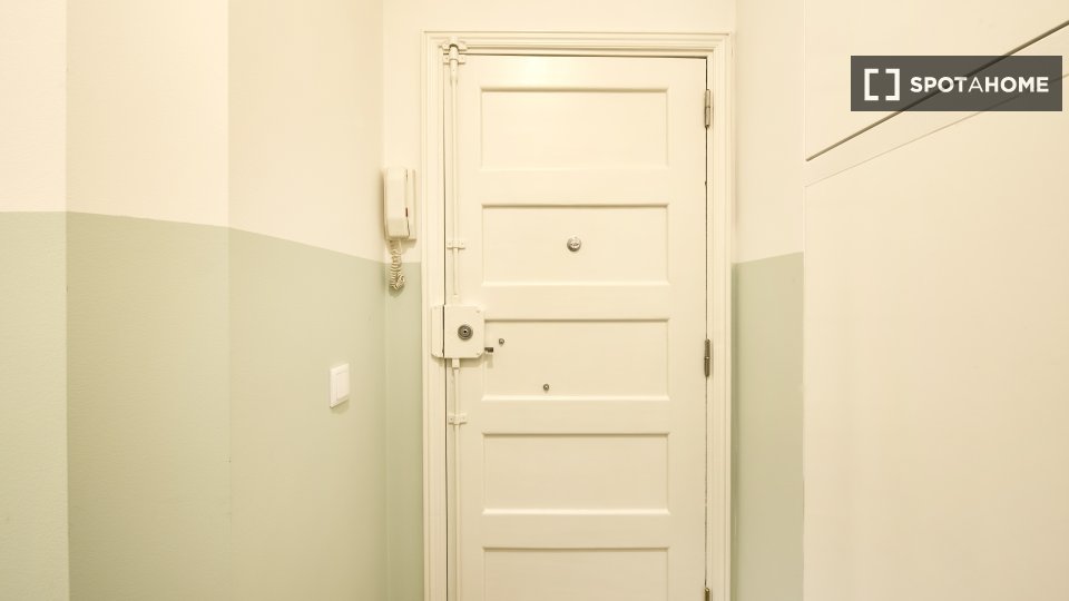Double room Lisbon, 4 beds — photo 8