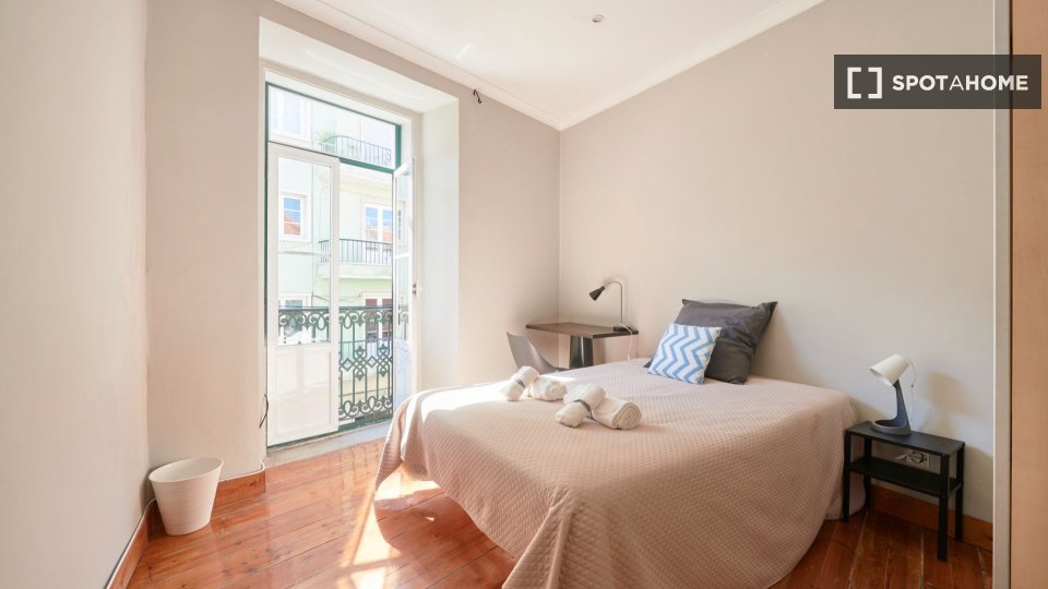 Double room Lisbon, 6 beds — photo 17