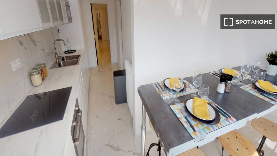 Double room Paris, 5 beds, 110m² — photo 1