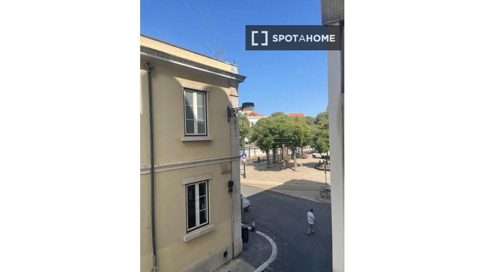 Apartment Lisbon, 2 beds, 62m² — photo 4