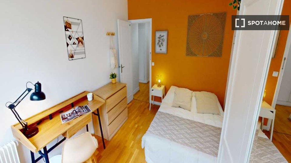Double room Paris, 5 beds, 110m² — photo 23