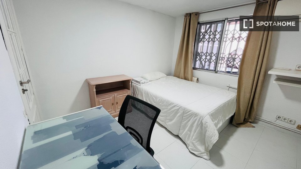Double room Alicante, 4 beds, 150m² — photo 13