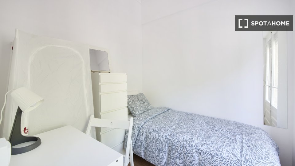 Double room Lisbon, 7 beds — photo 11