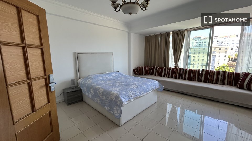 Double room Lisbon, 4 beds, 125m² — photo 30