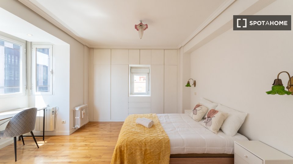 Double room Madrid, 6 beds — photo 3