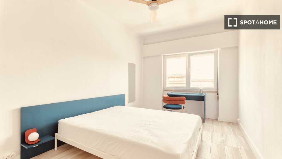 Double room Lisbon, 5 beds — photo 8