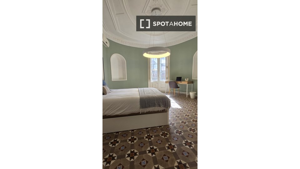 Double room Barcelona, 10 beds, 210m² — photo 11