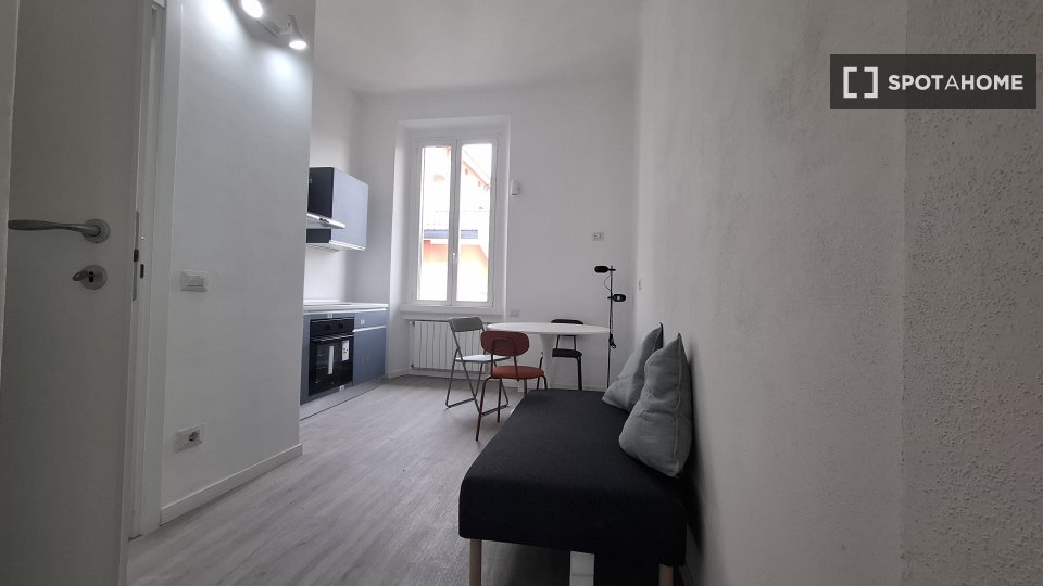 Double room Milan, 3 beds, 70m² — photo 5