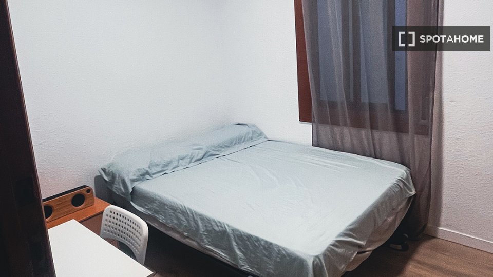 Double room Barcelona, 2 beds, 61m² — photo 1