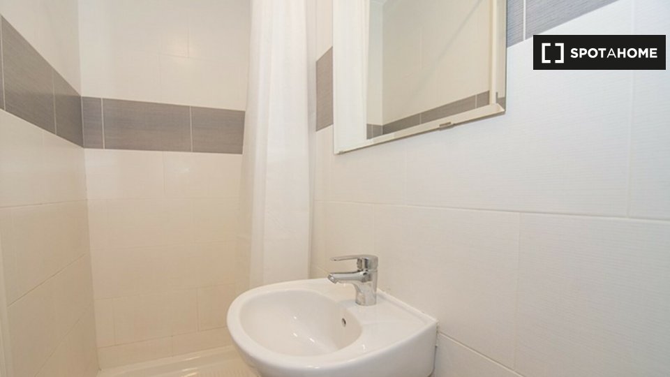 Double room Valencia, 3 beds, 90m² — photo 13