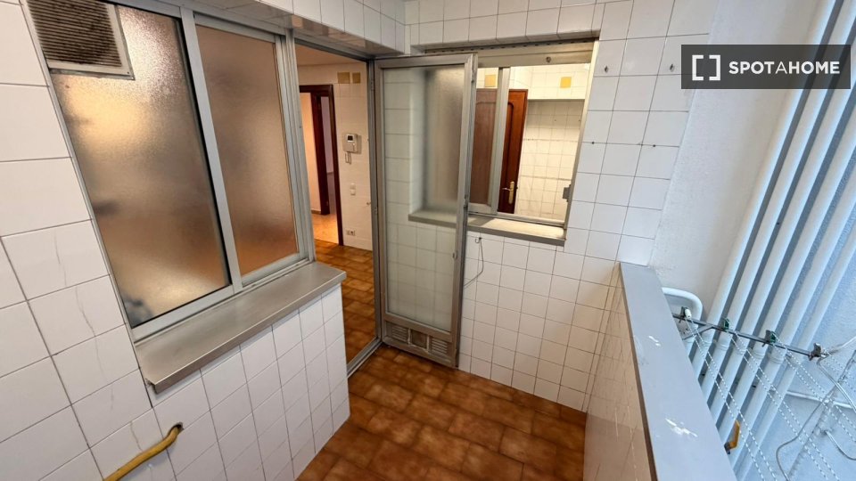 Double room Valencia, 5 beds, 150m² — photo 13