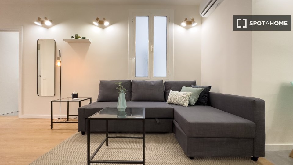Apartment Barcelona, 2 beds, 54m² — photo 1