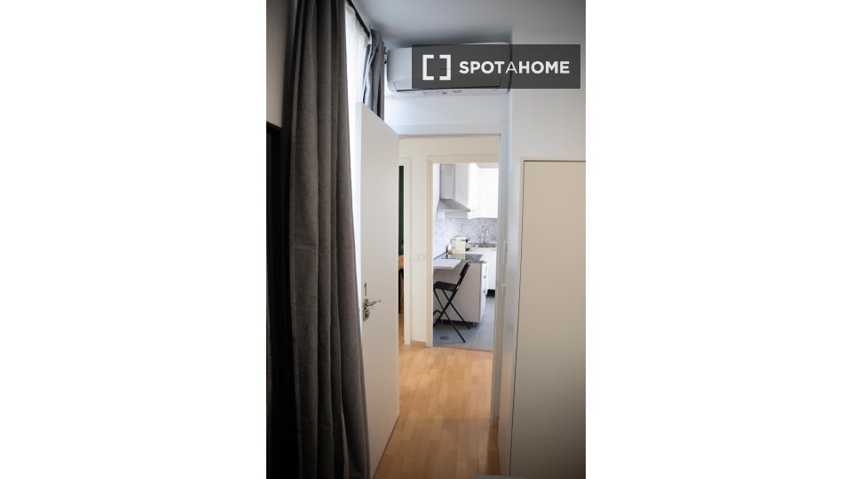 Double room Madrid, 3 beds, 60m² — photo 25