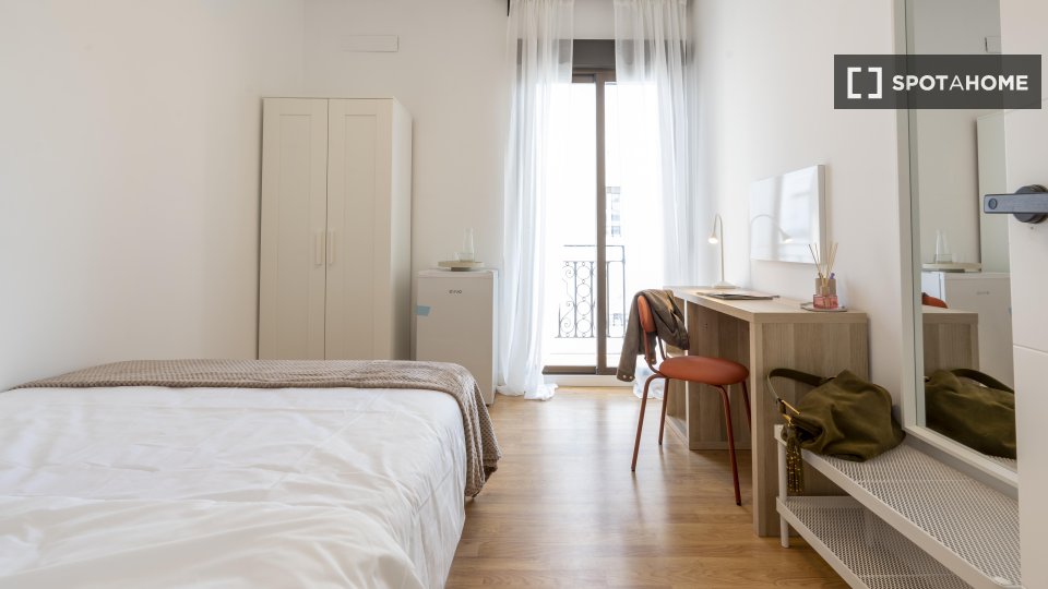 Double room Madrid, 5 beds — photo 11