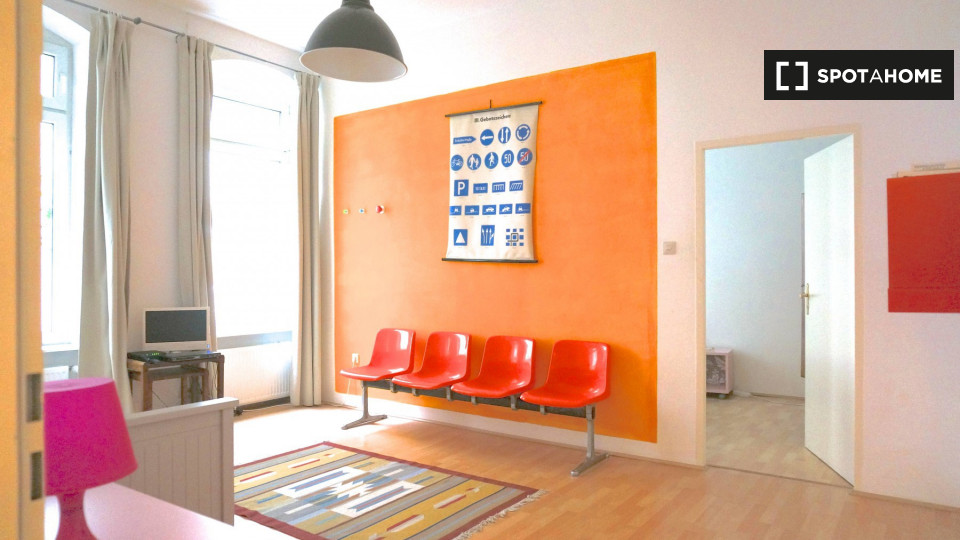 Bright 2bedroom apartment for rent in Kreuzberg, Berlin (ref 130056