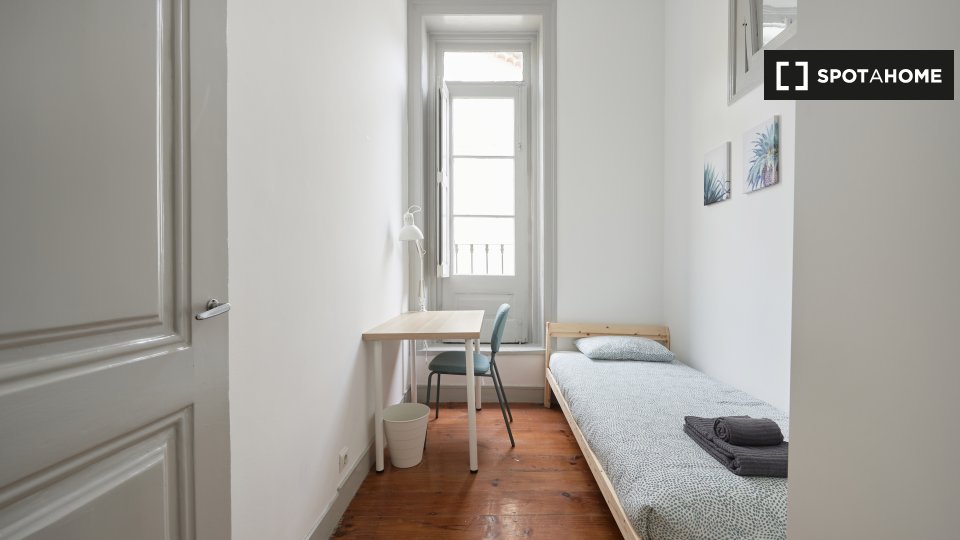 Double room Lisbon, 4 beds — photo 21