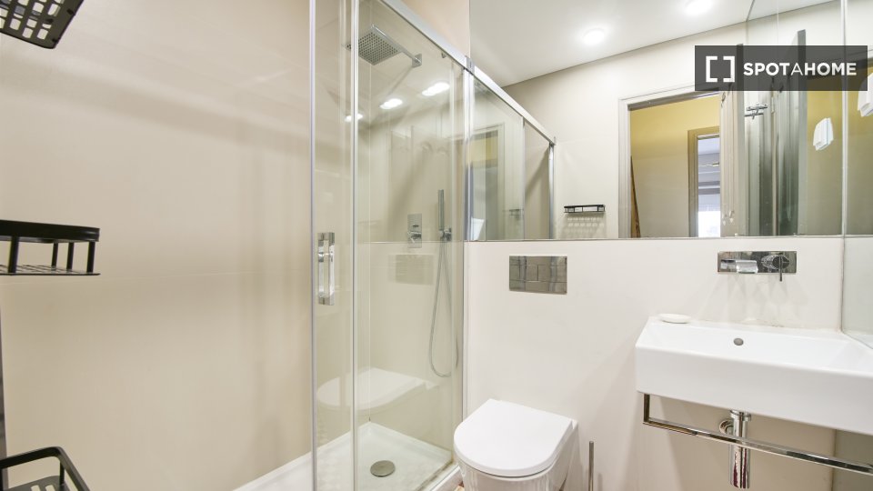Apartment Lisbon, 1 bed — photo 13
