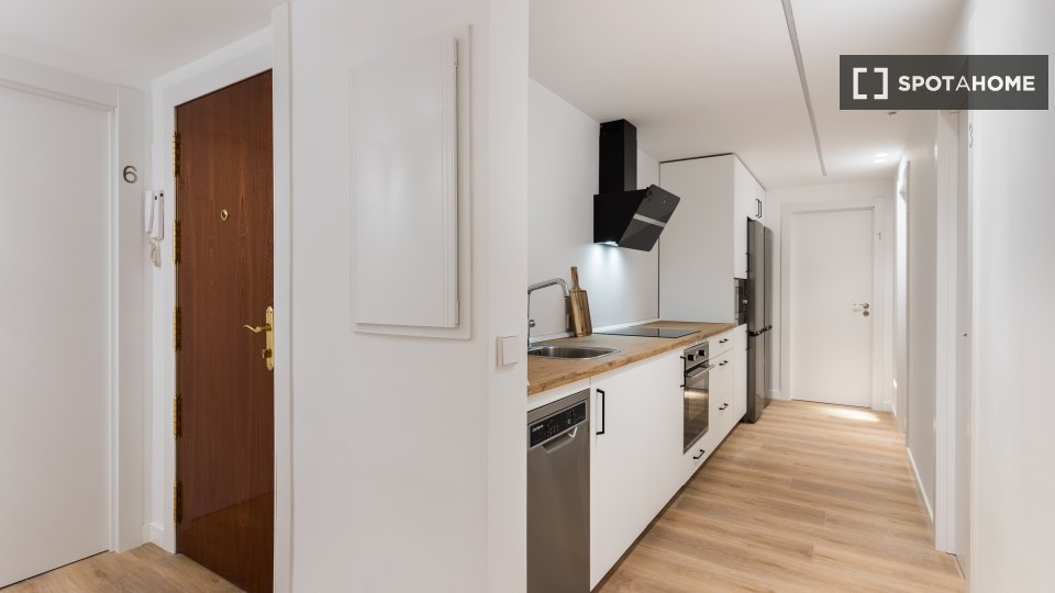 Double room Madrid, 6 beds, 120m² — photo 6